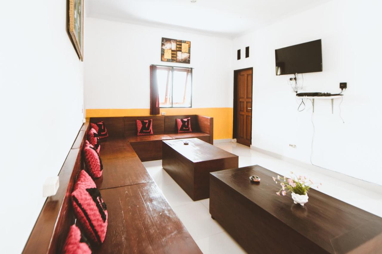 In Calm Hostel Canggu Buitenkant foto