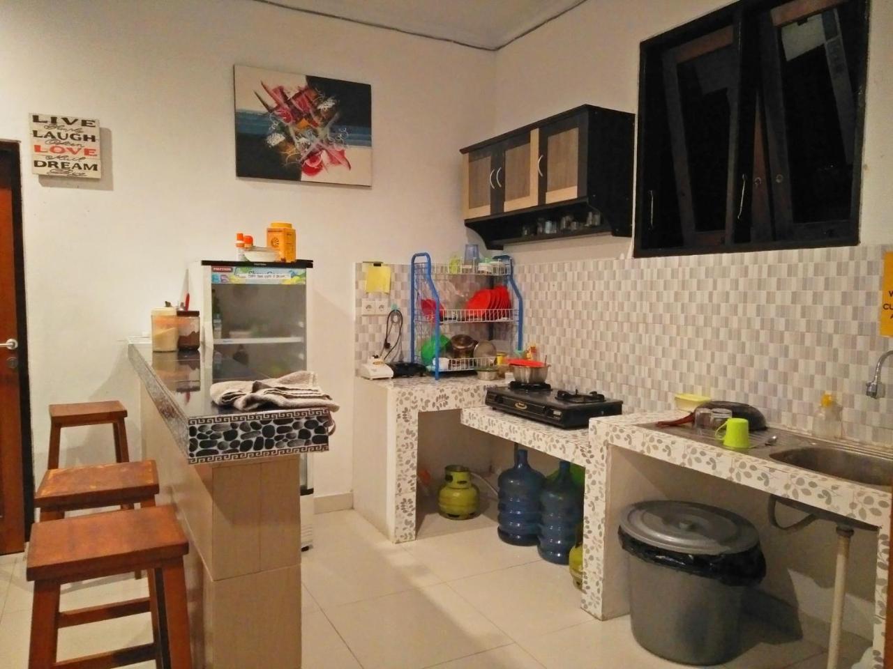 In Calm Hostel Canggu Buitenkant foto