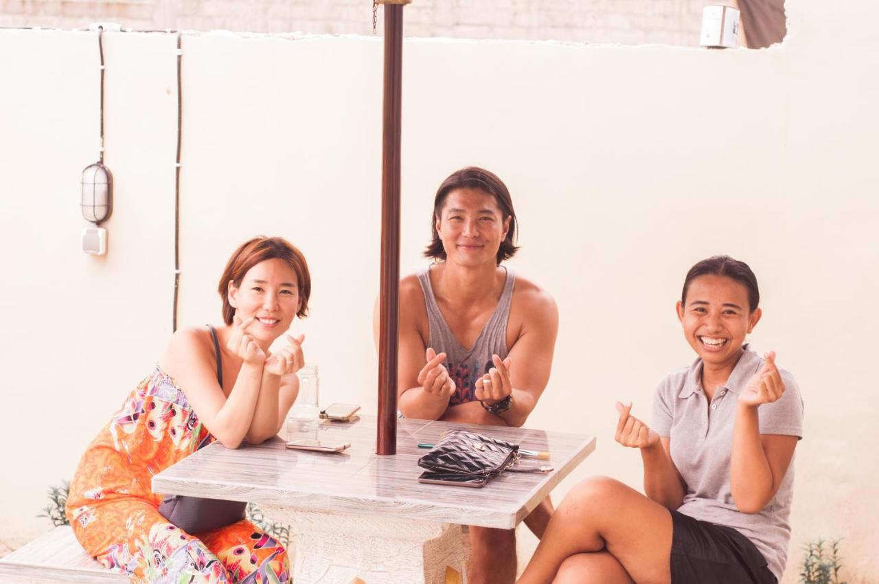 In Calm Hostel Canggu Buitenkant foto