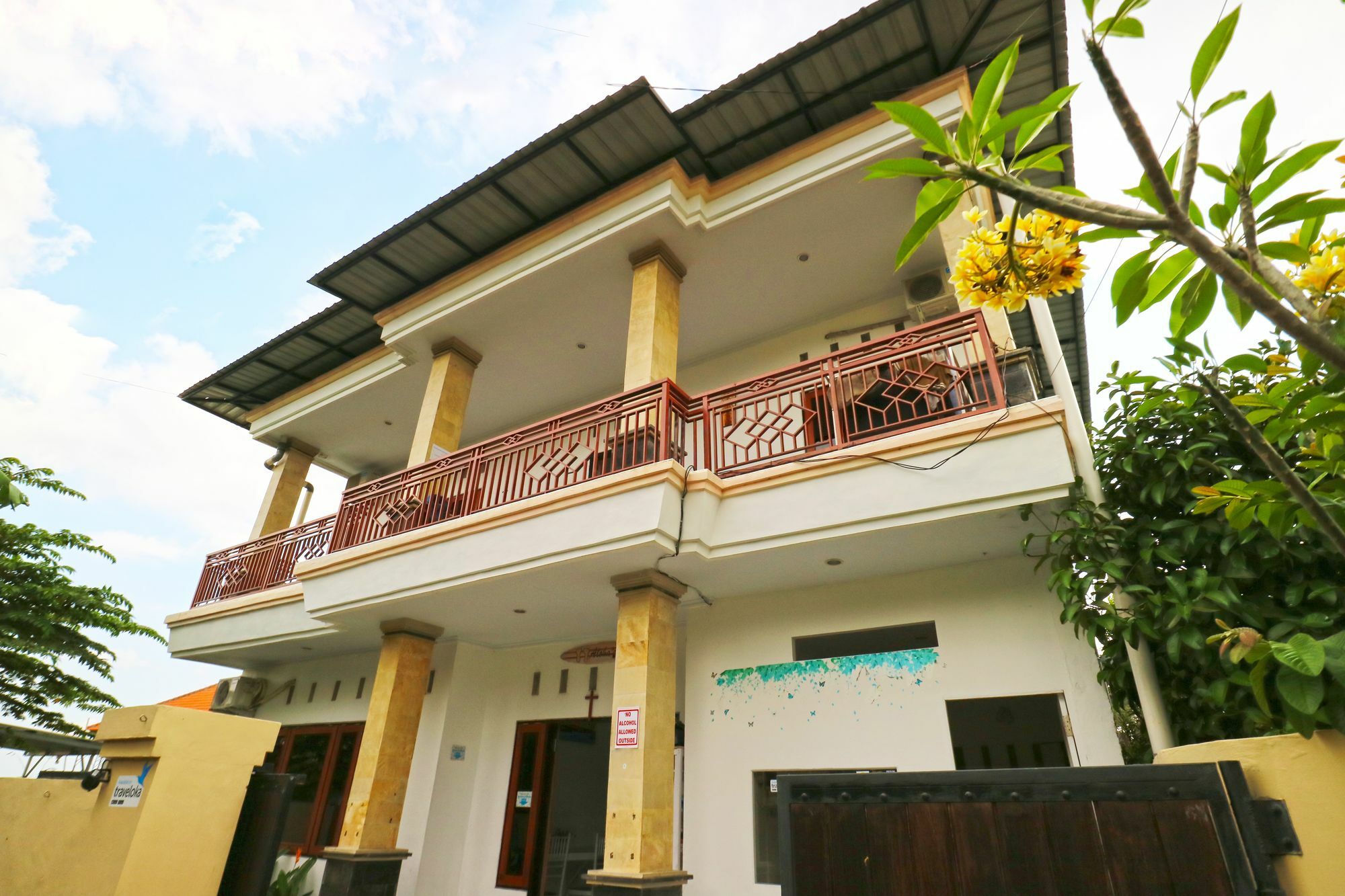 In Calm Hostel Canggu Buitenkant foto