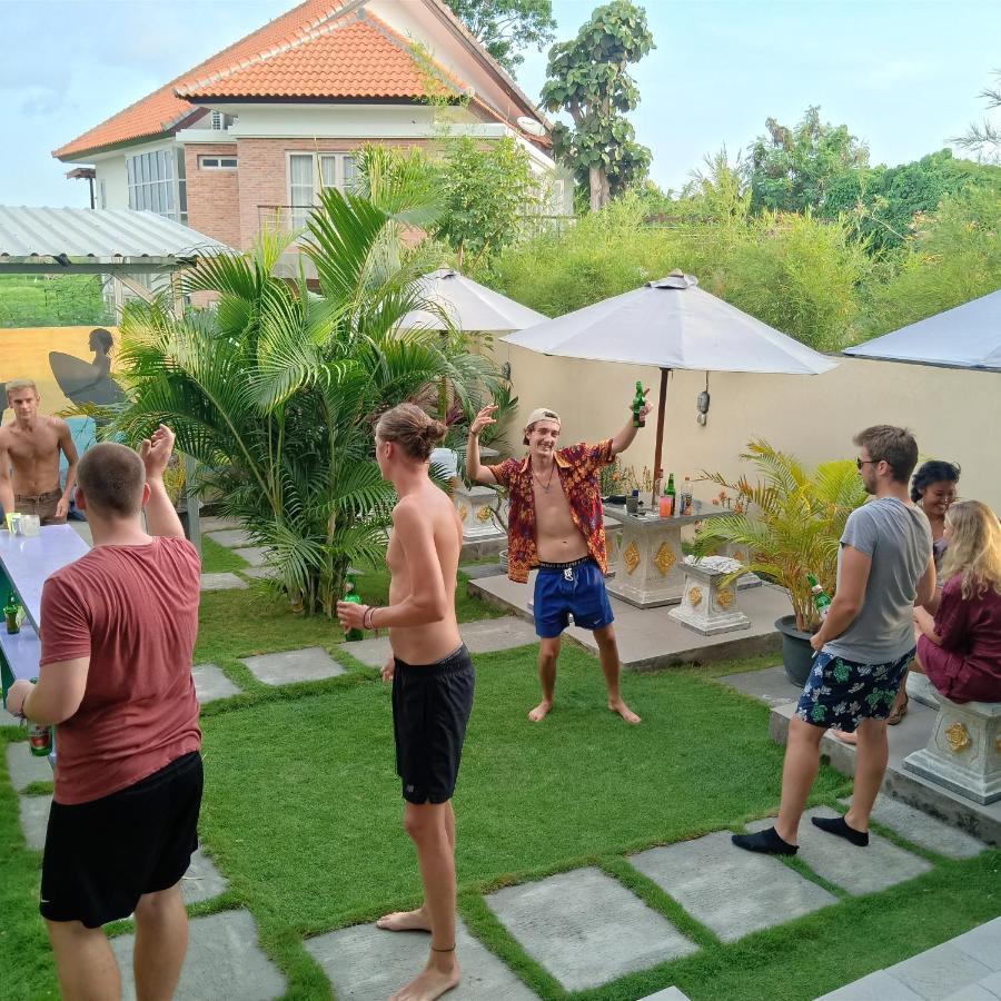 In Calm Hostel Canggu Buitenkant foto